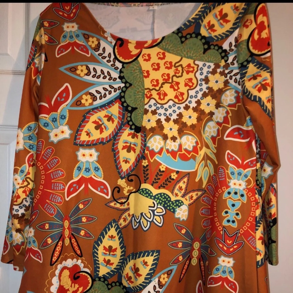 Printed Blouse with High-Low hem